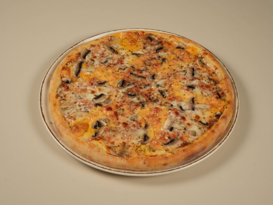 MANTARLI PİZZA