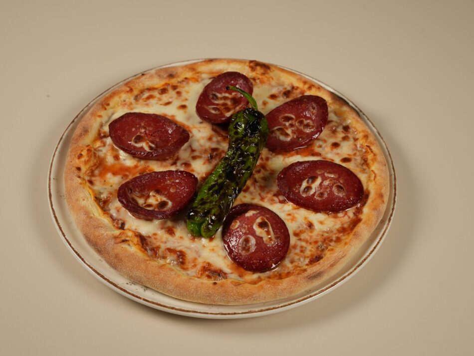 SUCUKLU PİZZA