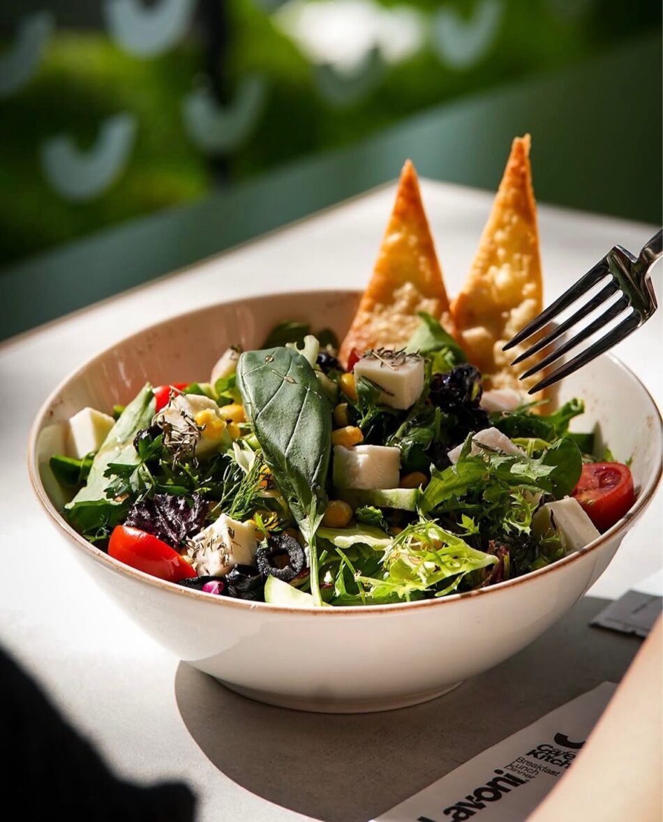 ZAHTERLİ PEYNİR SALATA
